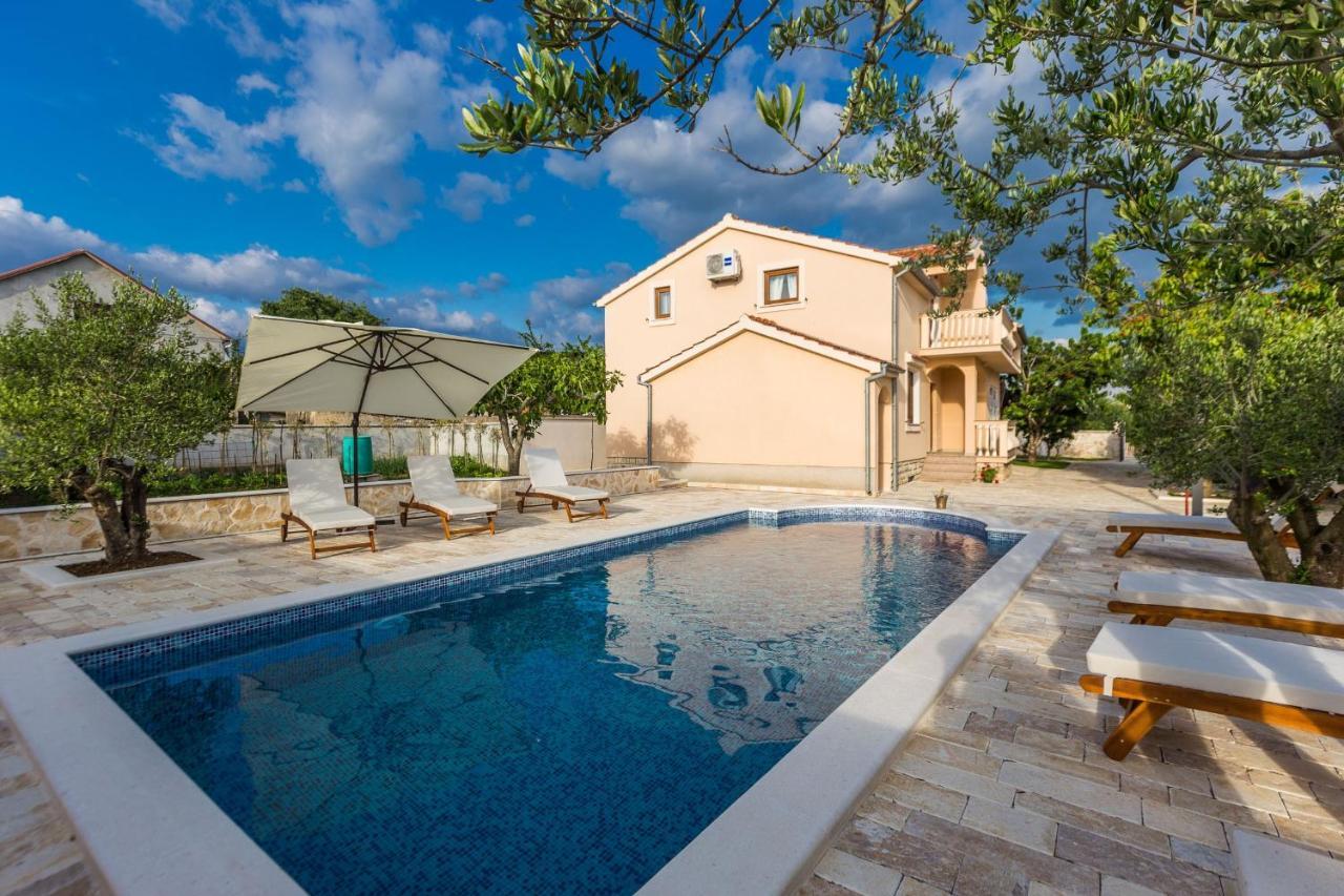 Villa Tina With Swimming Pool, Tennis Court, Games Room, Sauna, Gym, Bbq Policnik Exteriör bild