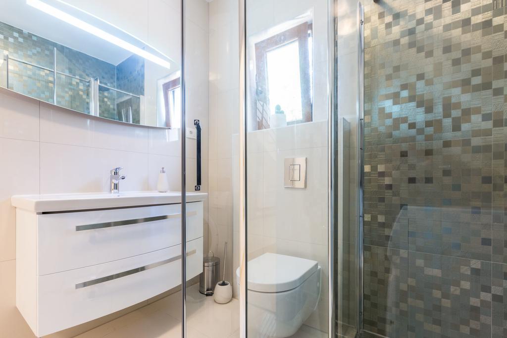 Villa Tina With Swimming Pool, Tennis Court, Games Room, Sauna, Gym, Bbq Policnik Exteriör bild