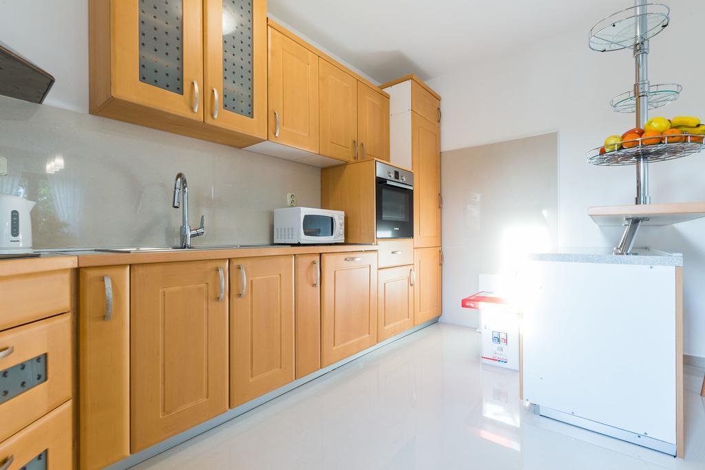 Villa Tina With Swimming Pool, Tennis Court, Games Room, Sauna, Gym, Bbq Policnik Exteriör bild