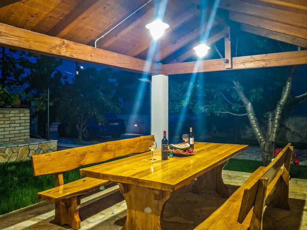 Villa Tina With Swimming Pool, Tennis Court, Games Room, Sauna, Gym, Bbq Policnik Exteriör bild