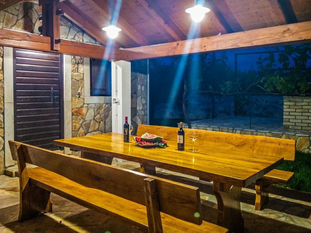 Villa Tina With Swimming Pool, Tennis Court, Games Room, Sauna, Gym, Bbq Policnik Exteriör bild